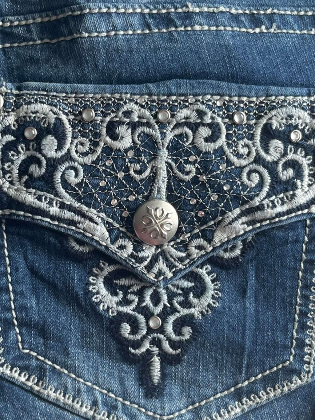 L Low-rise embroidered mini skirt