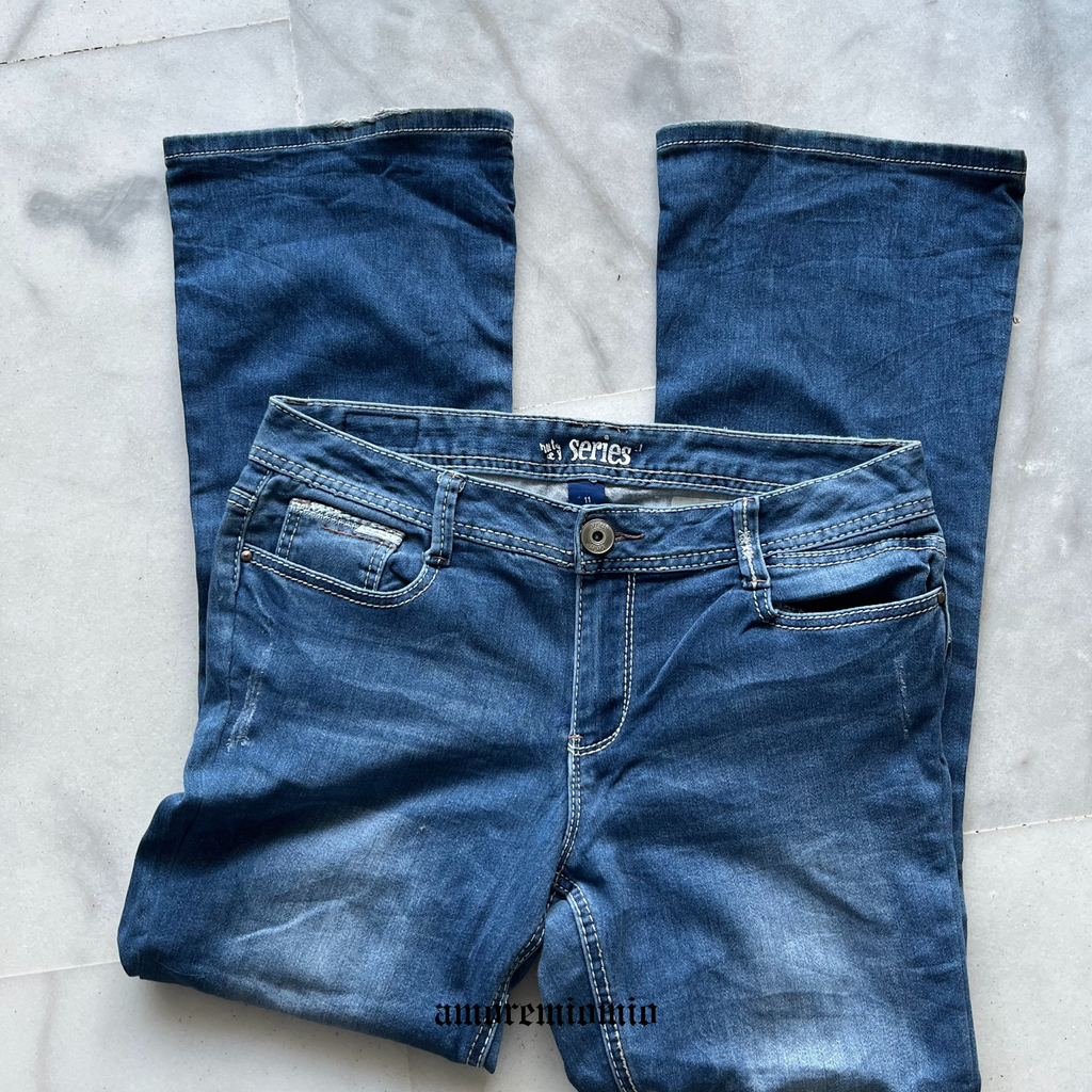 Vaqueros Y2K flare de tiro bajo con bolsillos bordados