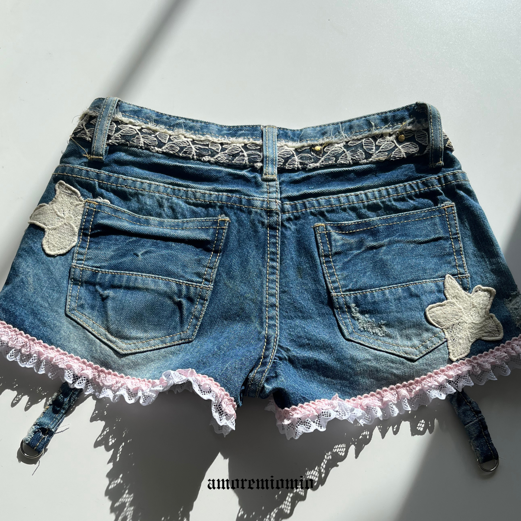 mini shorts vaqueros con encaje