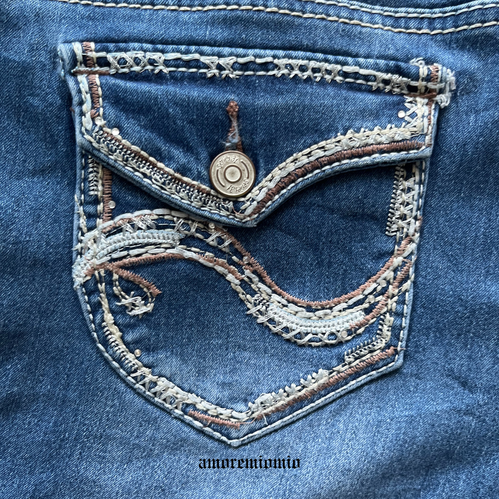 Vaqueros Y2K flare de tiro bajo con bolsillos bordados