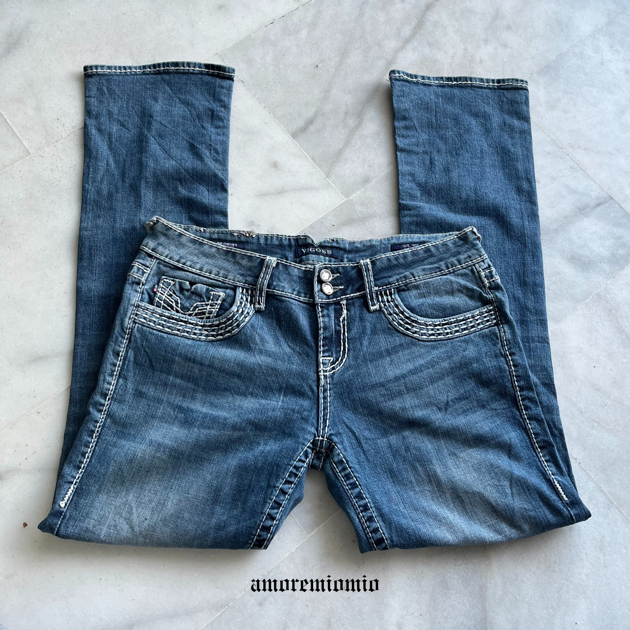 Vaqueros Y2K flare de tiro bajo con bolsillos bordados