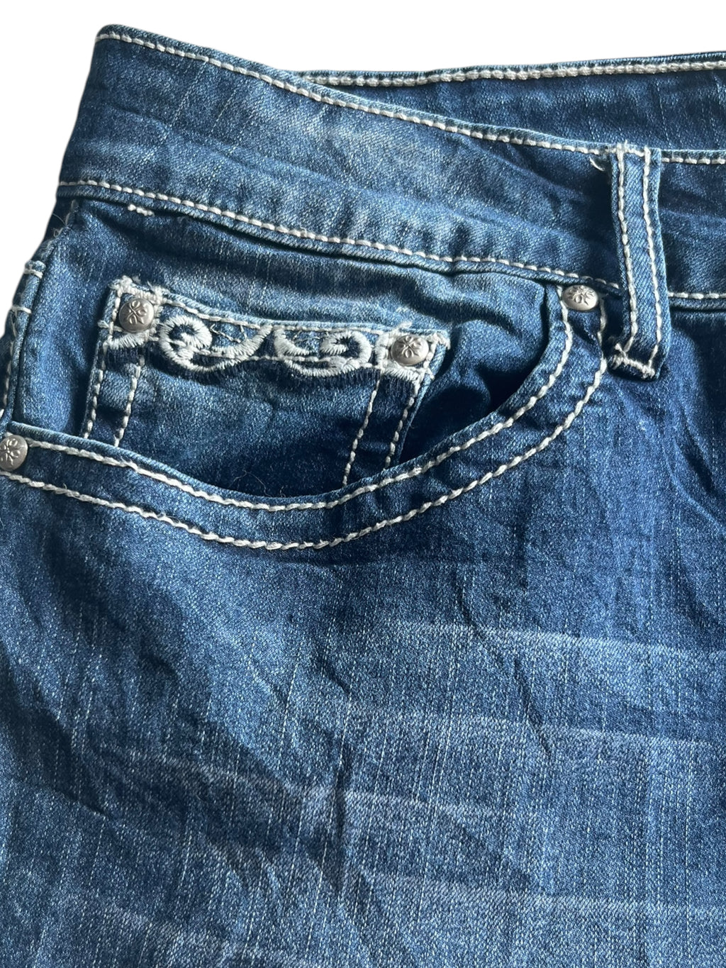 L Low-rise embroidered mini skirt