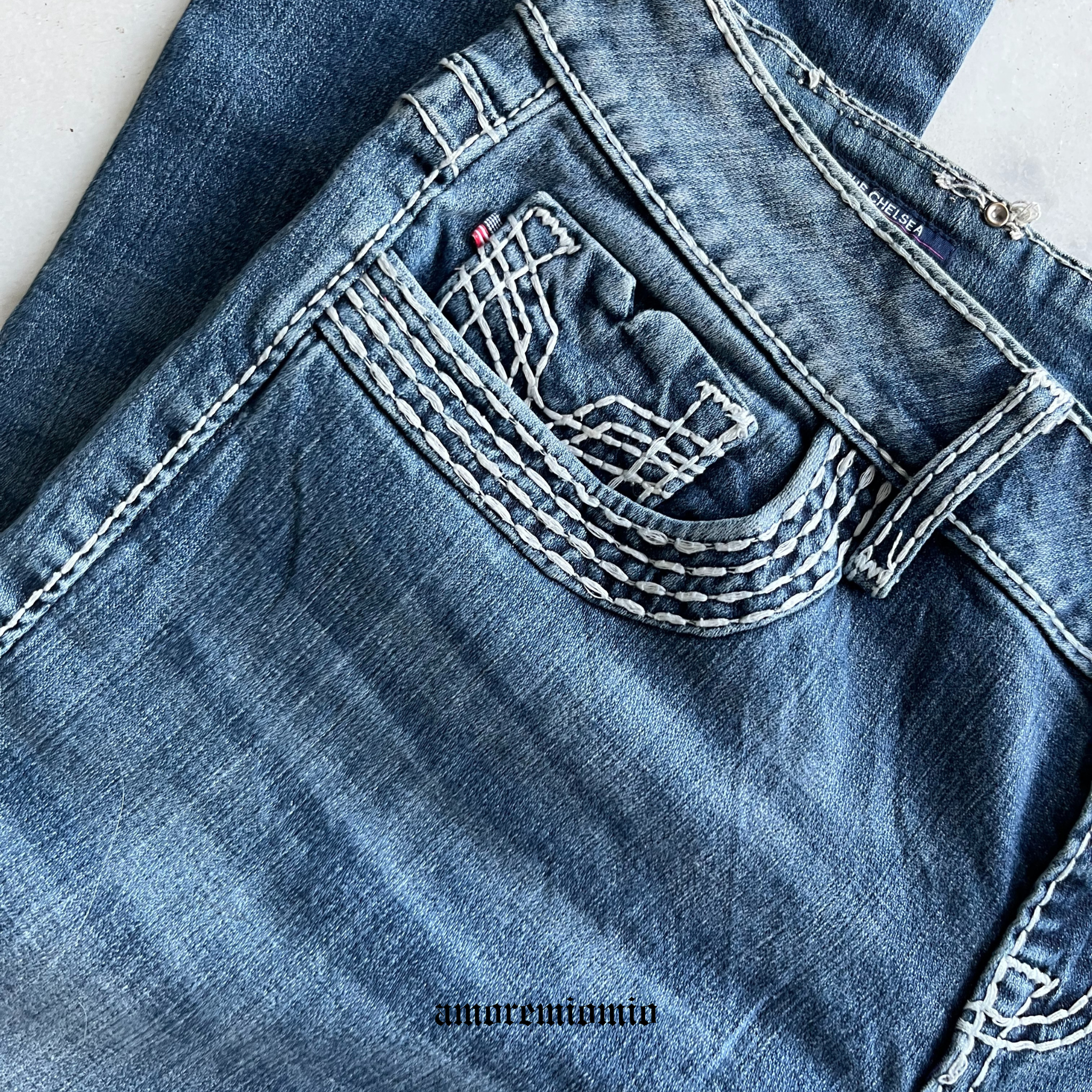 Vaqueros Y2K flare de tiro bajo con bolsillos bordados