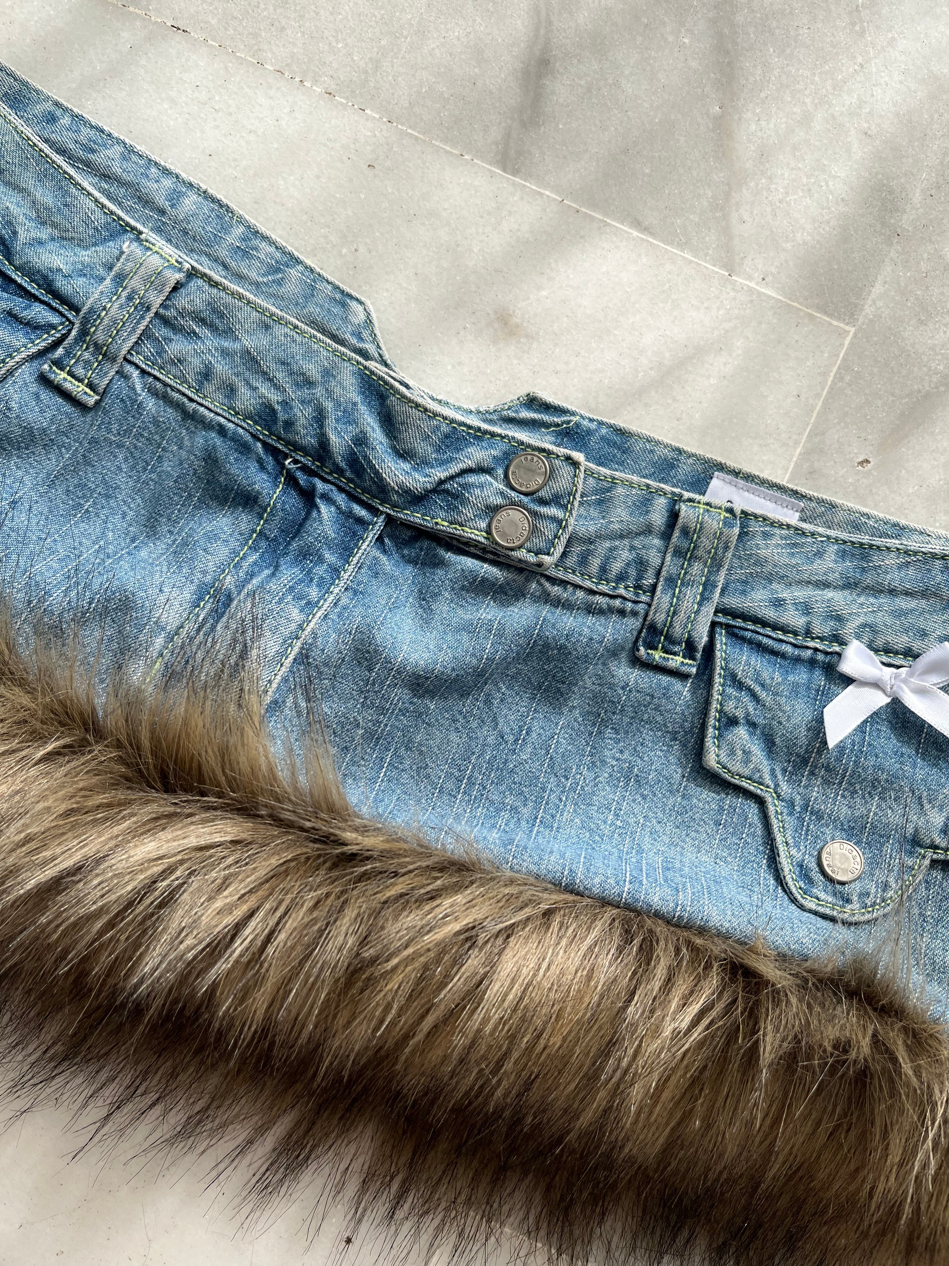 mini falda customizada con pelo sintetico