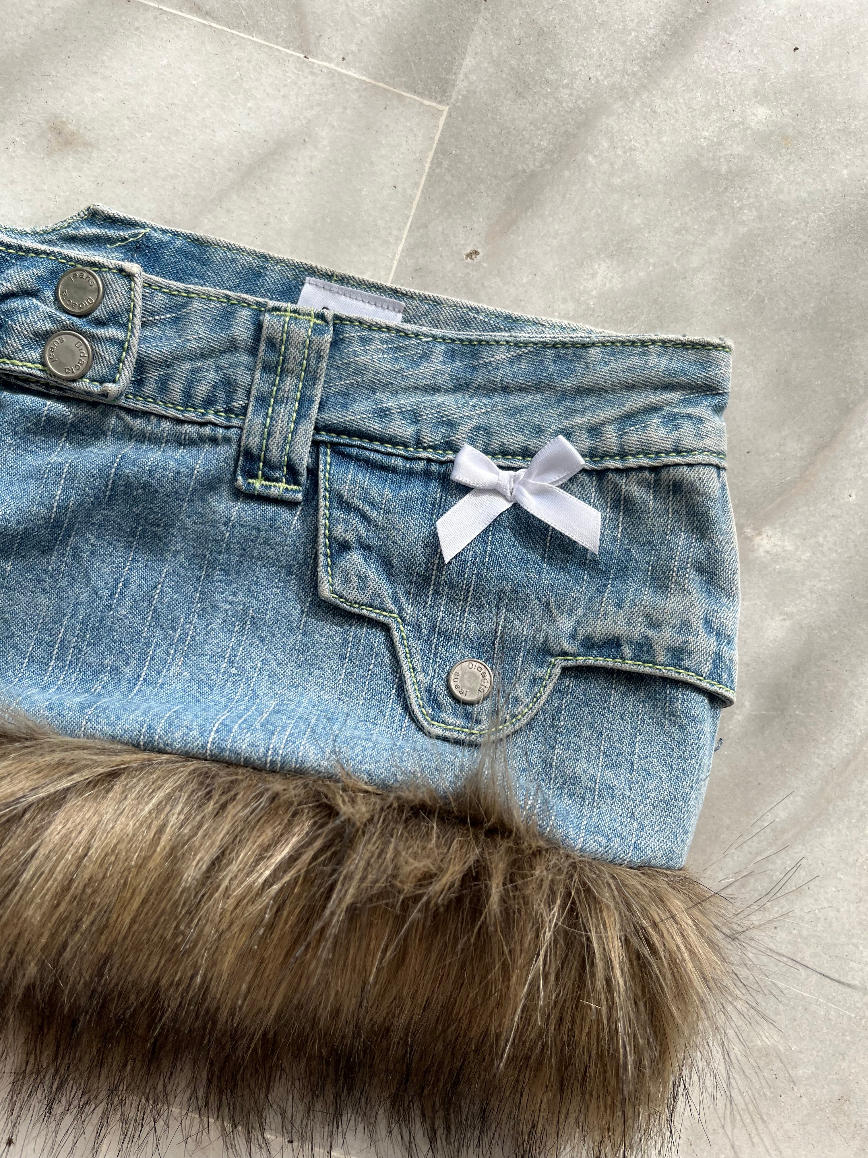 mini falda customizada con pelo sintetico