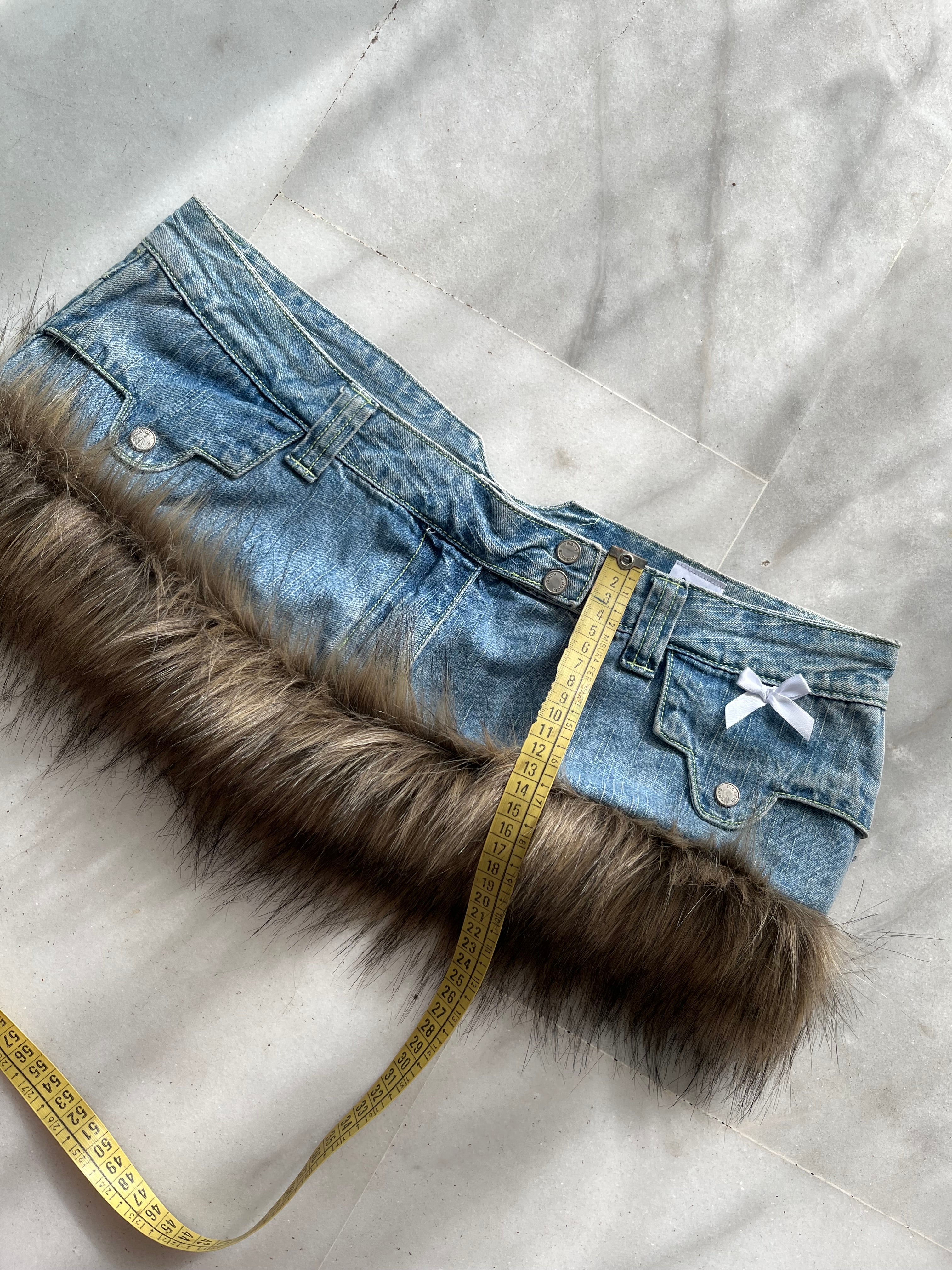 mini falda customizada con pelo sintetico