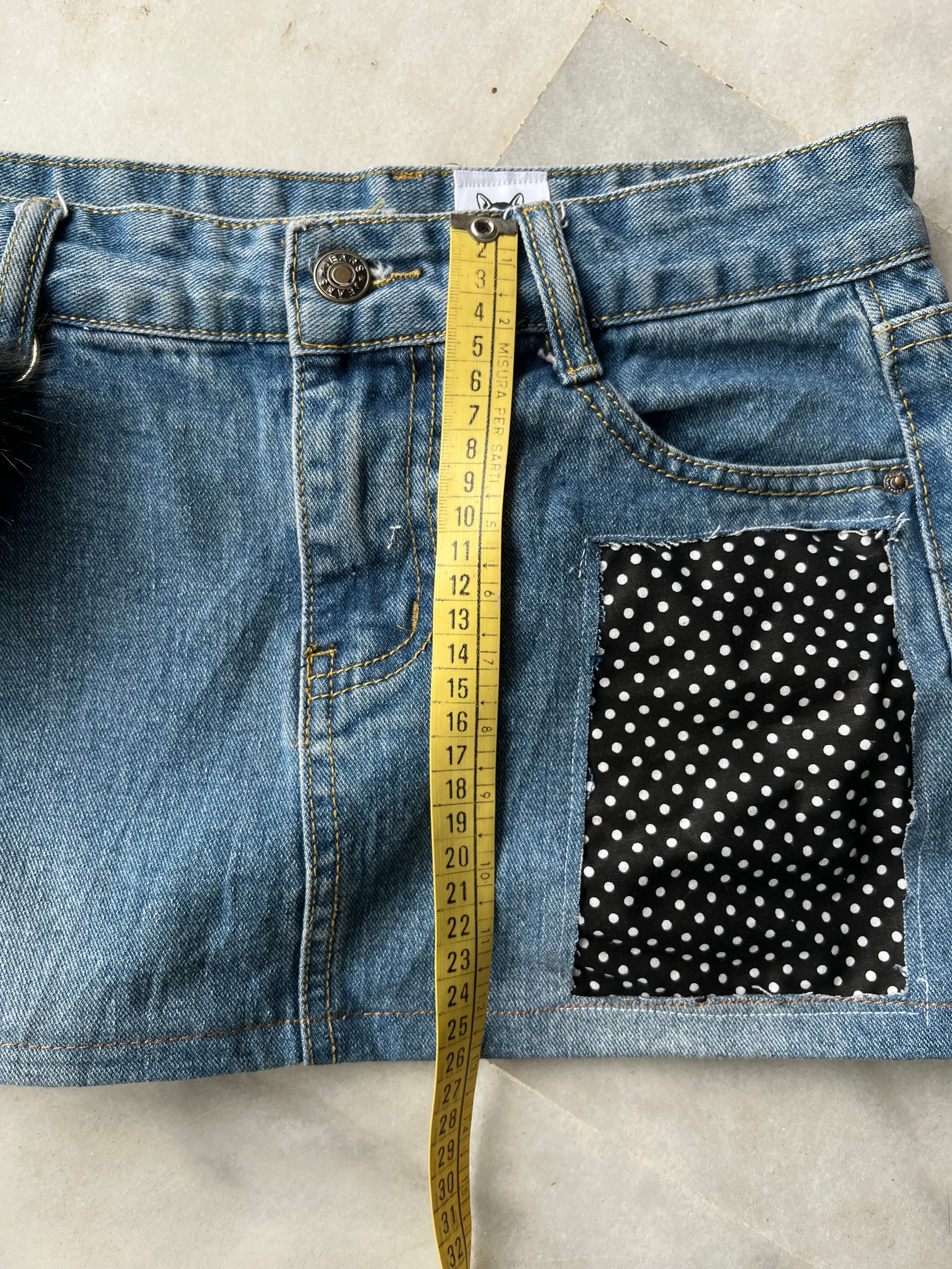 mini falda vaquera con estampados de lunares