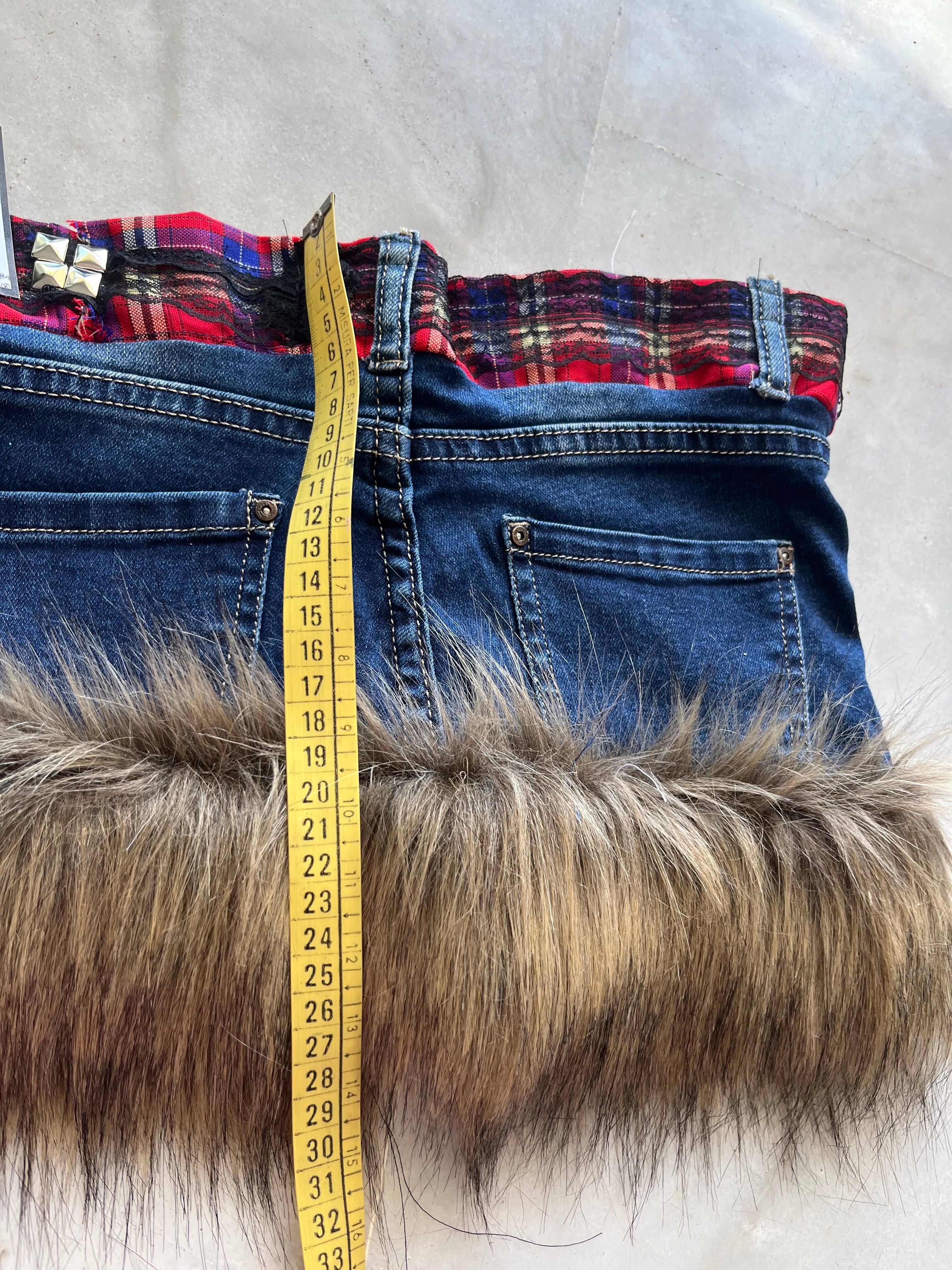 mini falda vaquera con pelo