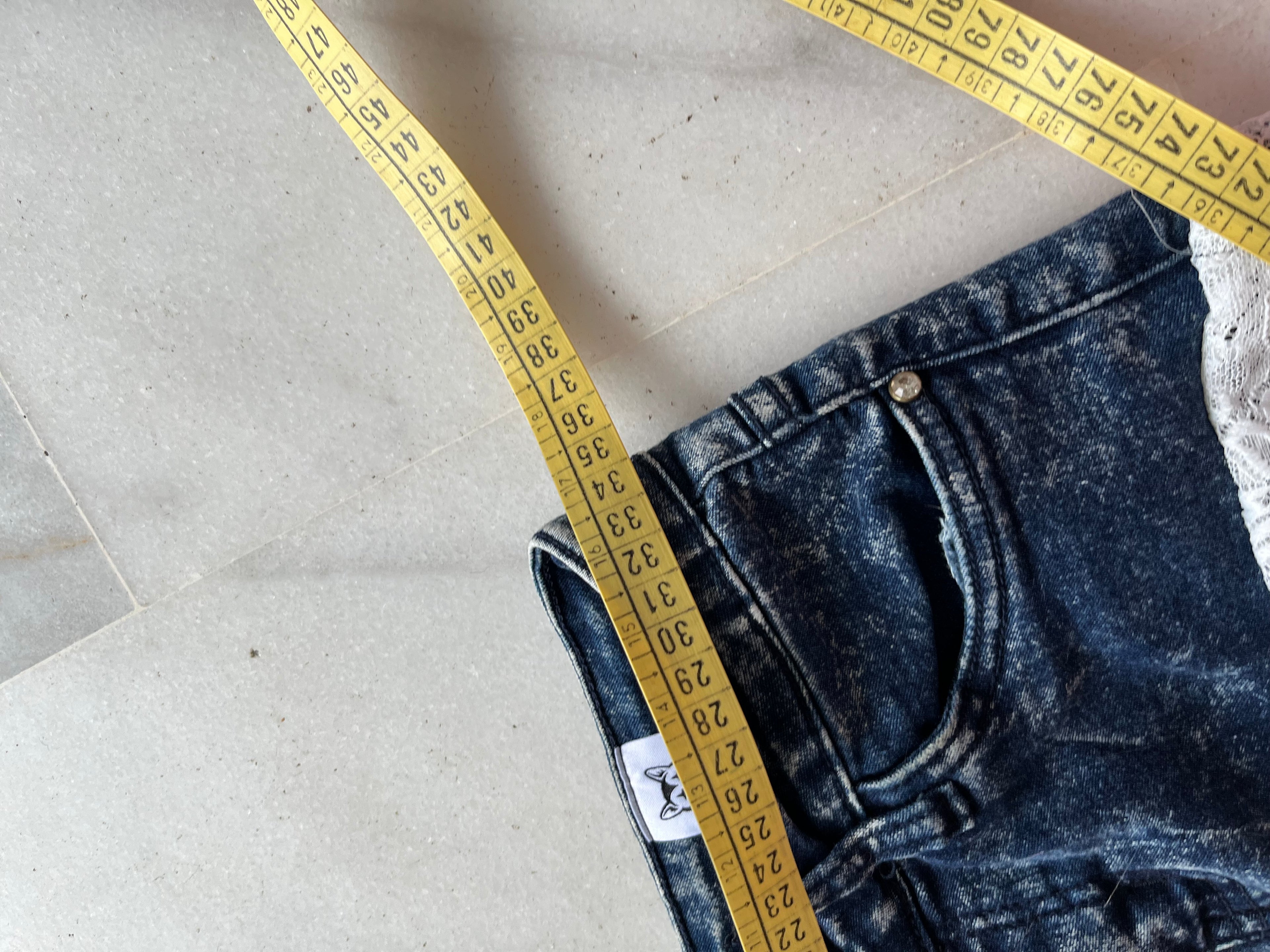 mini falda vaquera con encaje