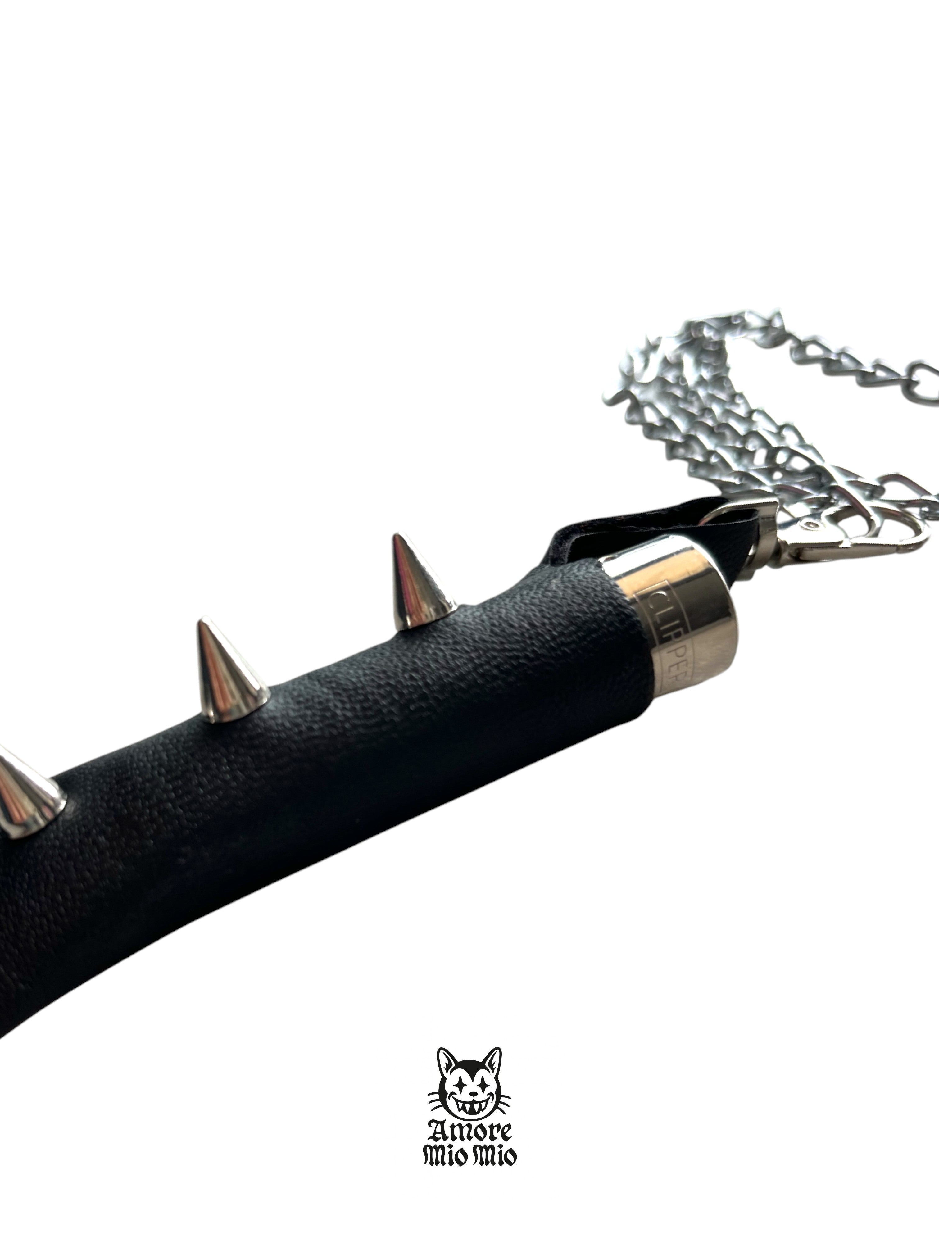 funda mechero de piel sintetica y pinchos