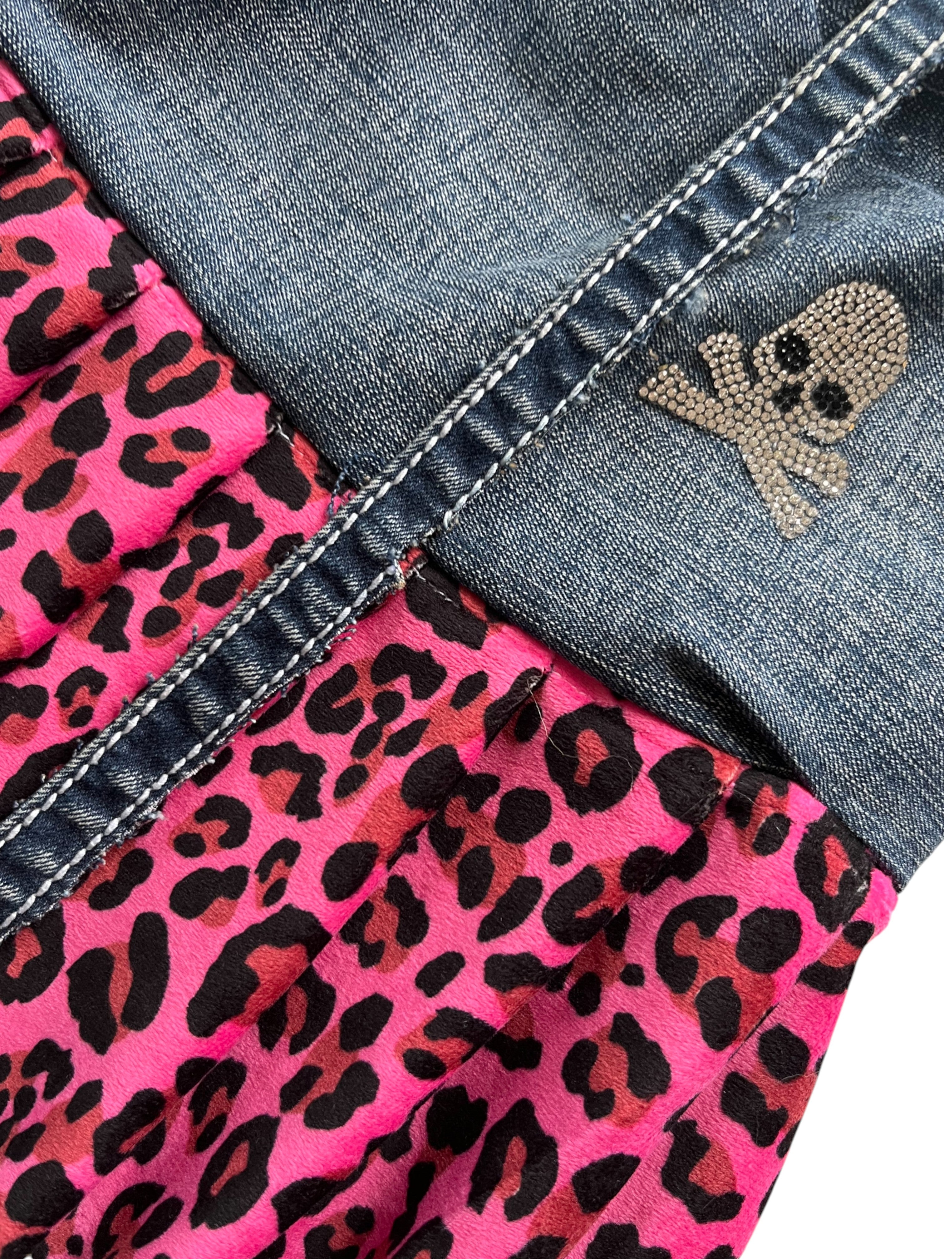 mini falda vaquera con plieges de leopardo rosa