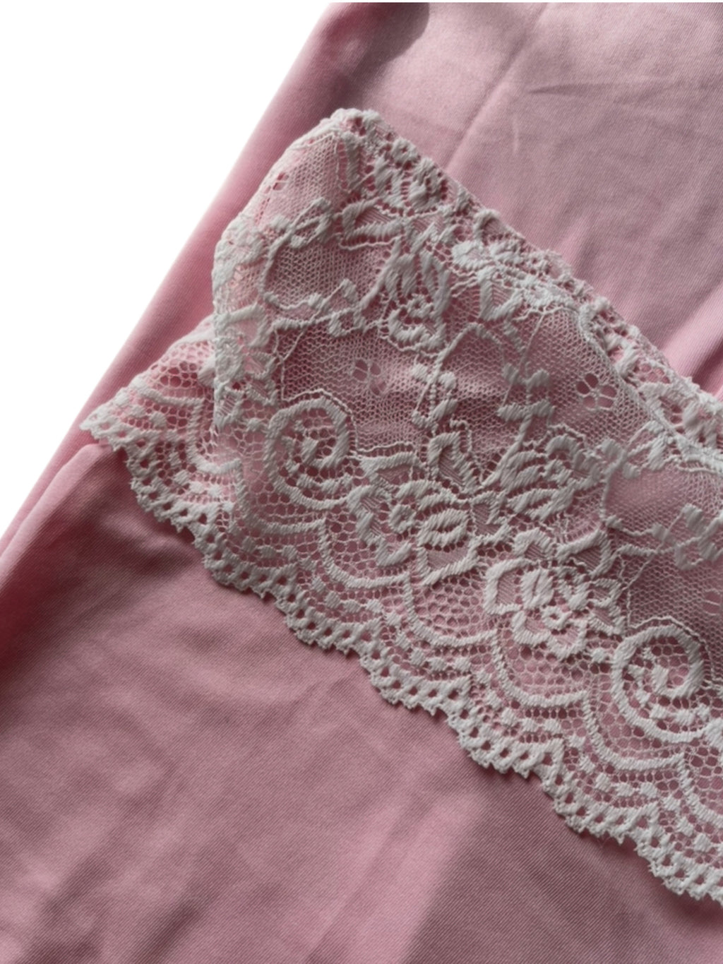 leggins rosa de tiro bajo con  encaje