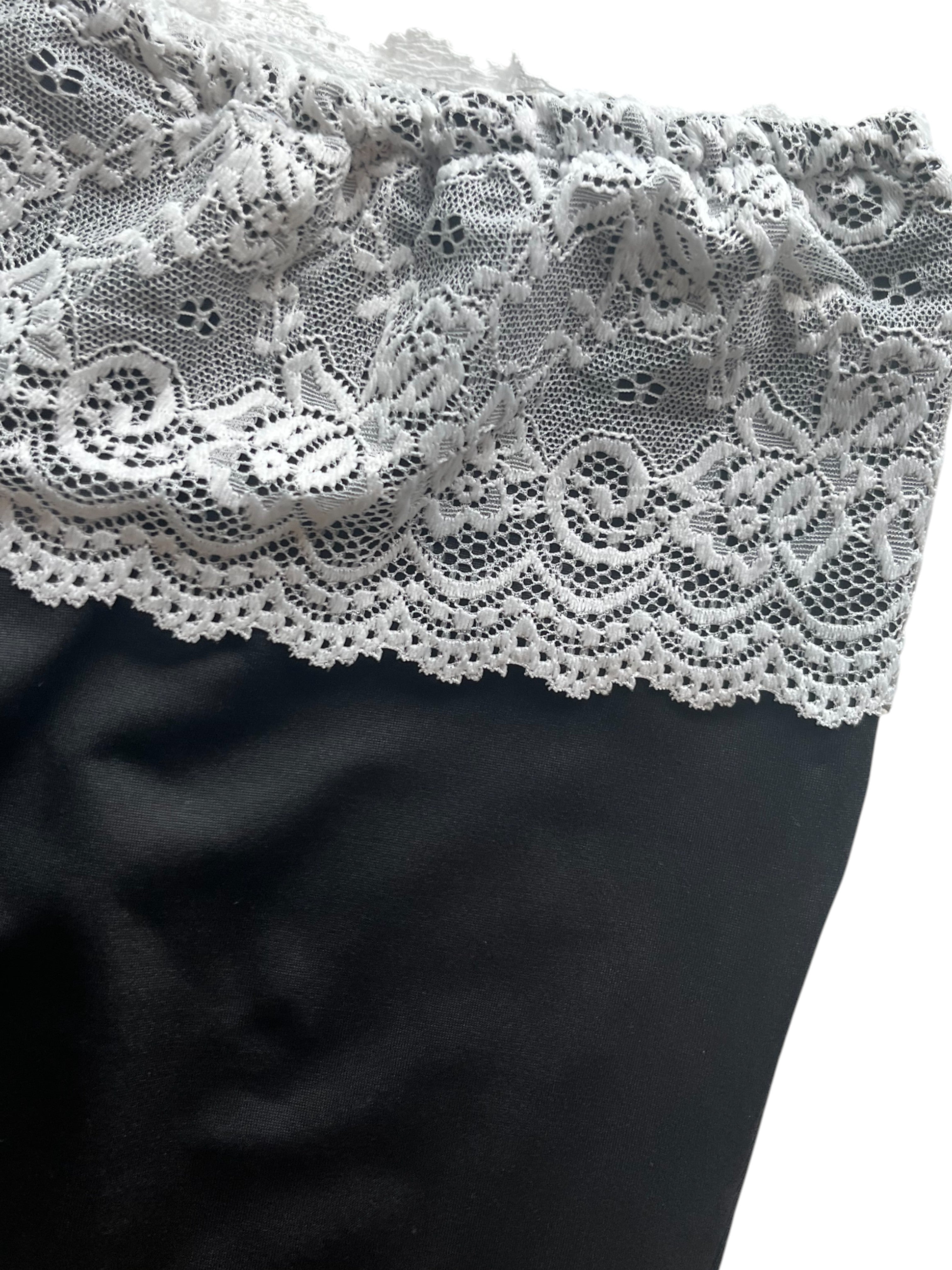 leggins negros de tiro bajo con encaje