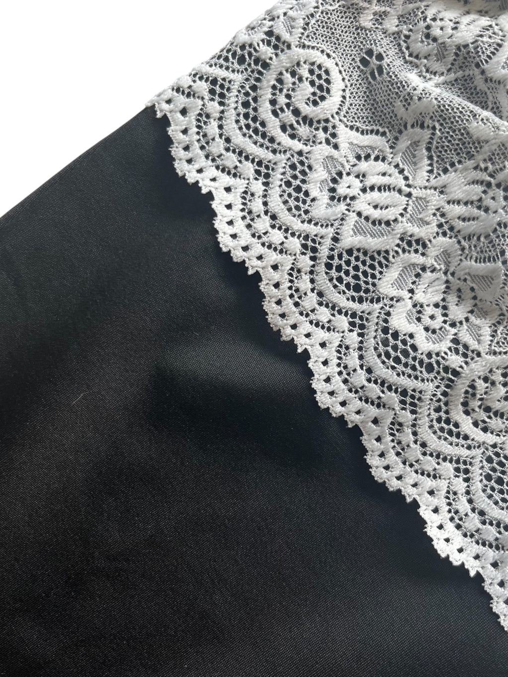 leggins negros de tiro bajo con encaje