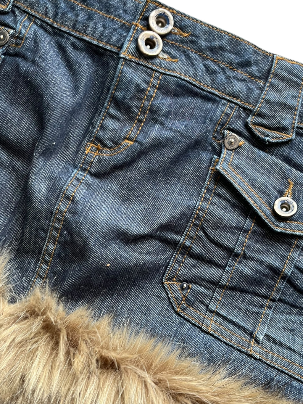 mini falda tiro bajo vaquera con pelo sintetico