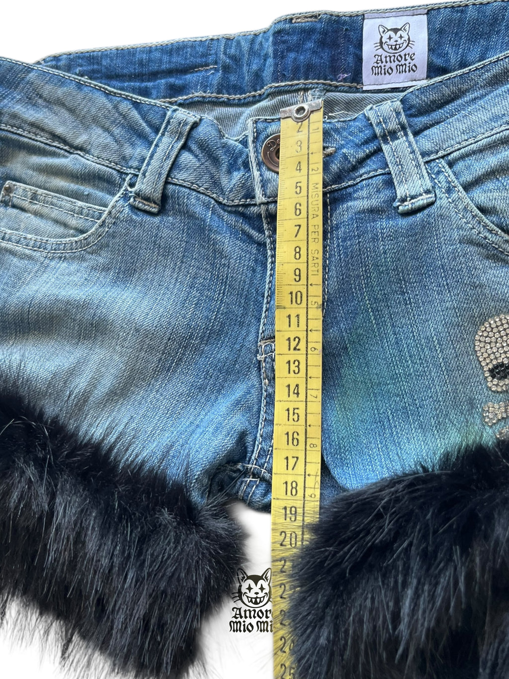 mini shorts tiro bajo con pelo