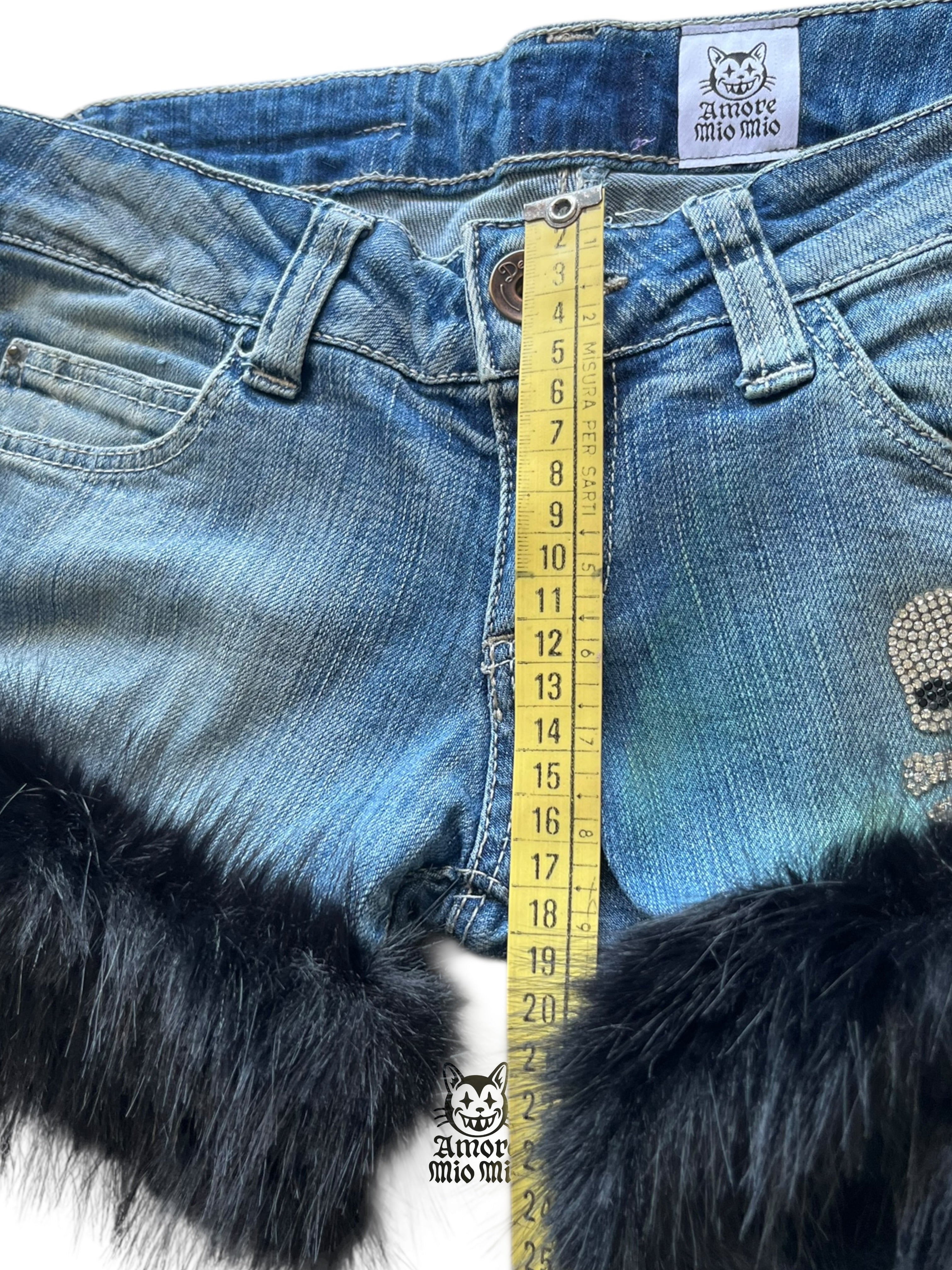 low-rise hot pants with fur
