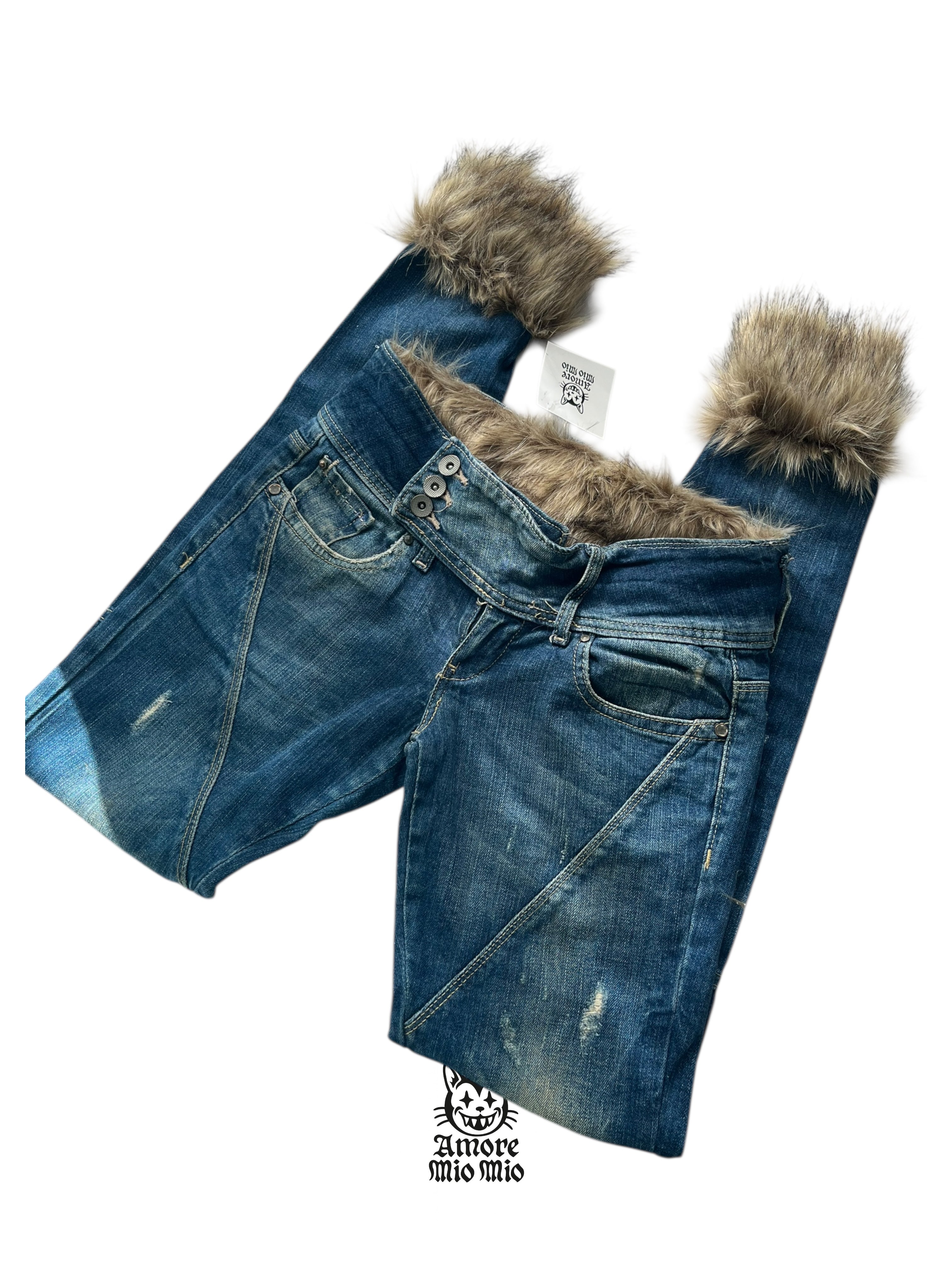 Low-rise jeans with fur trim