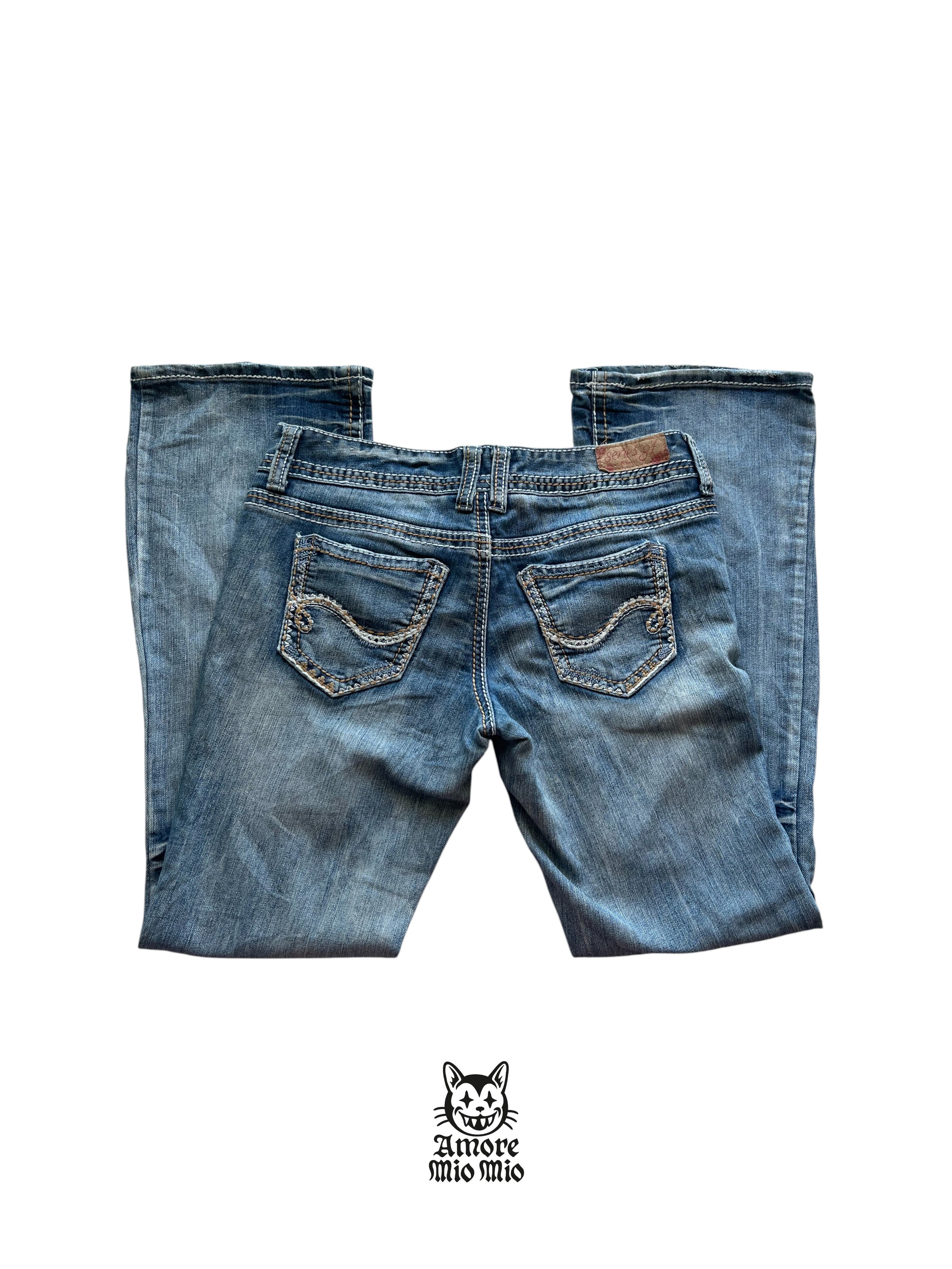 vaqueros tiro bajo con bordados