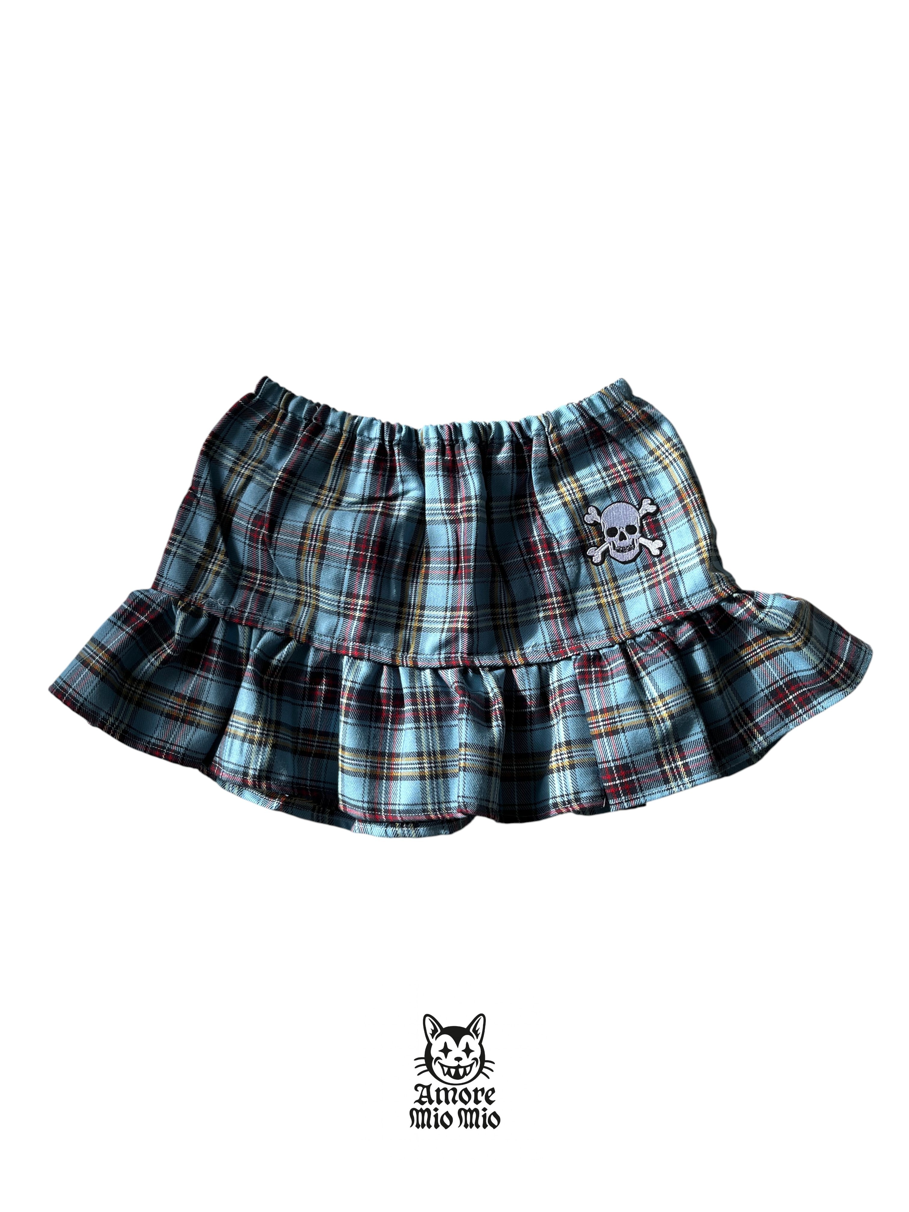 mini faldas de cuadros con calavera